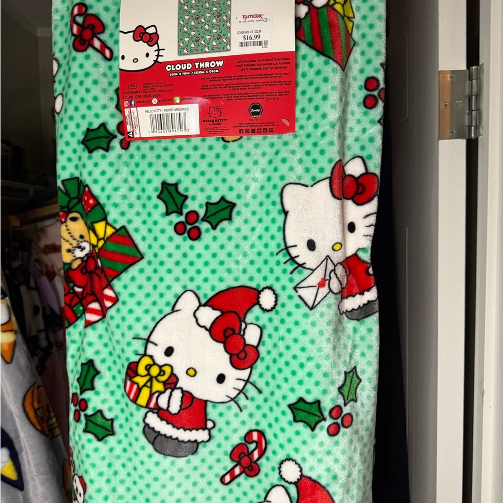 Hello kitty Christmas throw